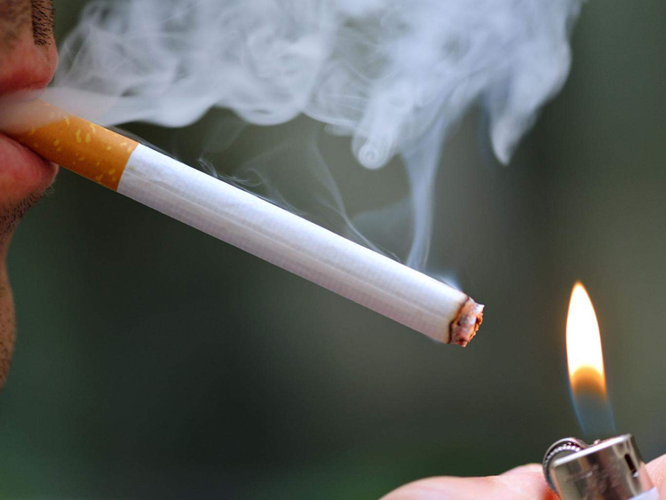 Hút thuốc lá cũng là nguyên nhân gây ra hội chứng thoát vị đĩa đệm L4 L5